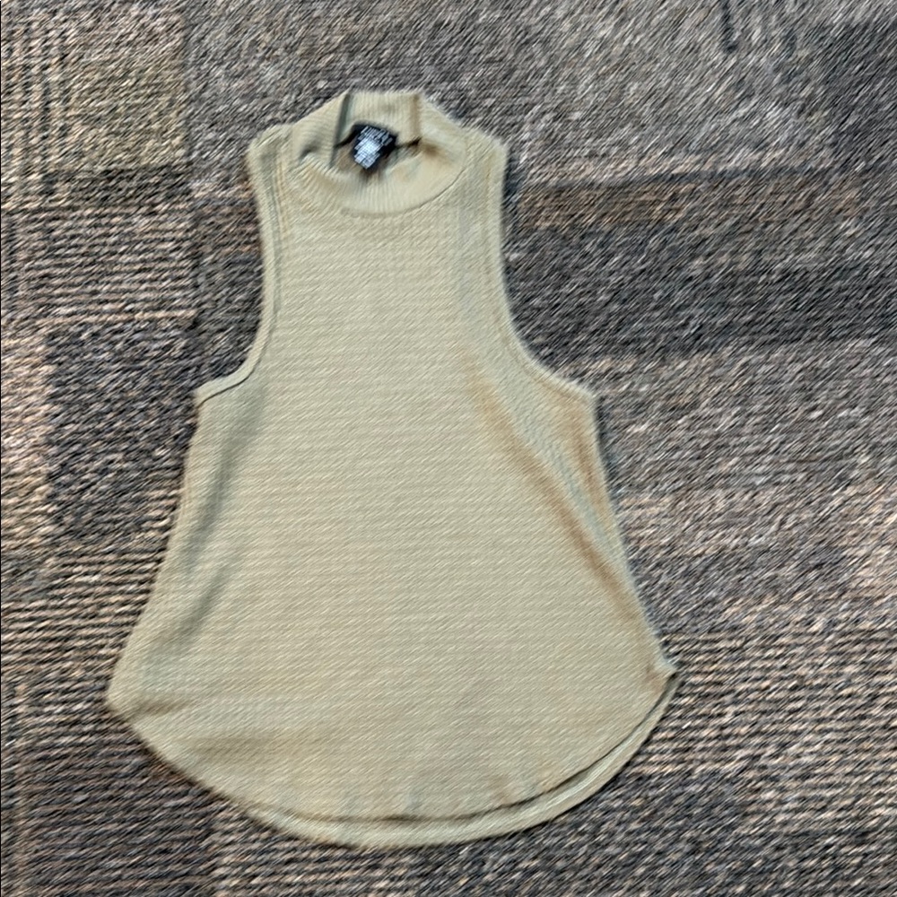 Rue 21 women’s medium green collar style tank top